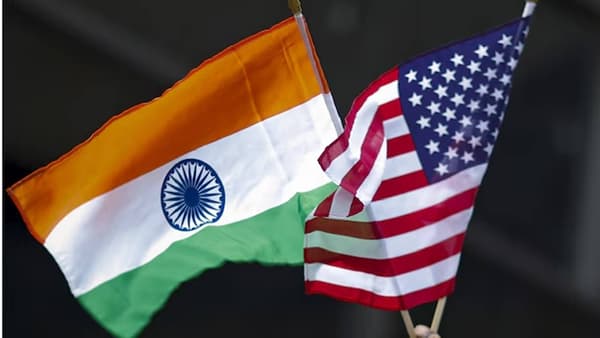 H1B Visa News : ट्रम्पच्या निर्णयामुळे अमेरिकेलाच बसणार फटका, H1B व्हिसाचा निर्णय दुधारी तलवार ?