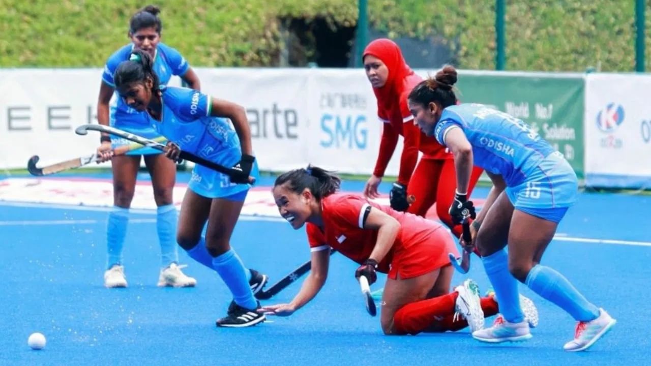 भारताला मोठ्या फरकाने विजय मिळवून देण्यात दोघींनी निर्णायक भूमिका बजावली. नवनीत कौर आणि मुमताज खान या दोघींनी प्रत्येकी 3-3 गोल केले. विशेष म्हणजे या दोघींनी गोल करण्याची हॅटट्रिक केली. नवनीतने  14 व्या, 18 व्या आणि 28 व्या मिनिटाला गोल केला. तर मुमताज खान हीने दुसऱ्या, 32 व्या आणि 38 व्या मिनिटाला गोल केला. (Photo Credit : X/Hockey India)