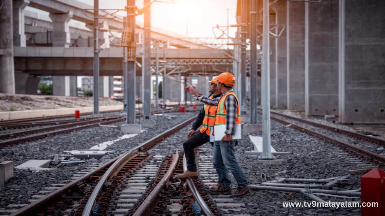 निवड प्रक्रिया पूर्णपणे पारदर्शी आणि खेळातील उपलब्धींवर आधारित असेल. यामध्ये कोणत्याही प्रकारची लेखी परीक्षा होणार नाही. प्रथम उमेदवारांच्या खेळातील उपलब्धी पाहिल्या जातील, त्यानंतर स्पोर्ट्स चाचण्या घेतल्या जातील. या चाचण्यांदरम्यान मैदानावरील त्यांच्या कामगिरीचे मूल्यमापन केले जाईल. जे खेळाडू या टप्प्यांना यशस्वीपणे पार करतील, त्यांना शेवटी कागदपत्र पडताळणी प्रक्रियेतून जावे लागेल. अंतिम गुणवत्ता यादी पूर्णपणे चाचणी आणि उपलब्धींच्या आधारावर तयार केली जाईल.