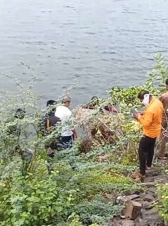 त्यामुळे घातपात झाल्याचा दावा मृत तरुणाचे काका शेख अमीन शेख करीम यांनी व्यक्त केला आहे. पोलिसांनी घटनेची चौकशी करून घटनेमागचे कारण तसेच घातपात करणाऱ्यांचा शोध घ्यावा अशी मागणी मयत तरुणांच्या काकांनी केली आहे.