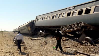 Pakistan: चालत्या ट्रेनमध्ये स्फोट, जाफर एक्सप्रेस रुळावरून घसरली, प्रवाशांची जीव वाचवण्यासाठी धावपळ