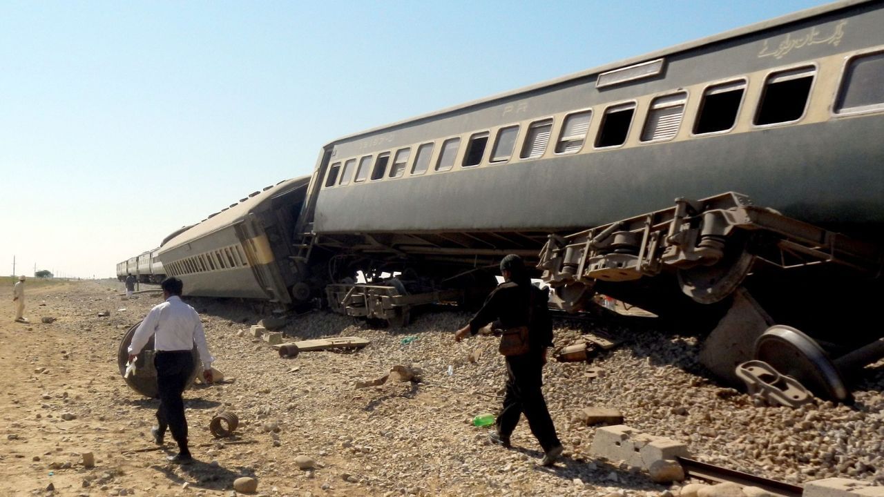 Pakistan: चालत्या ट्रेनमध्ये स्फोट, जाफर एक्सप्रेस रुळावरून घसरली, प्रवाशांची जीव वाचवण्यासाठी धावपळ
