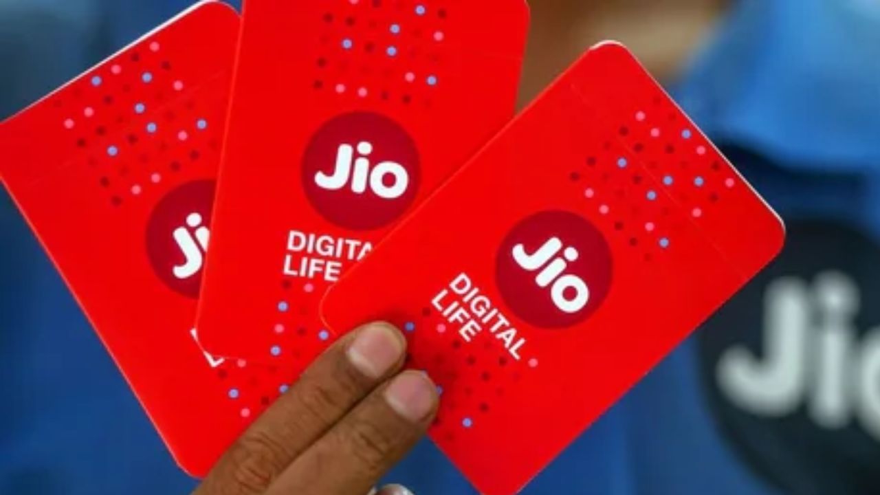 जिओच्या या प्लॅनमध्ये 3 GB डेटा आणि Sony Liv चं 30 दिवसांसाठी सब्सक्रिप्शन मिळत आहे. या सब्सक्रिप्शनद्वारे तुम्ही आशिया कपचे सामने फक्त 77 रुपयांमध्ये पाहू शकता. 