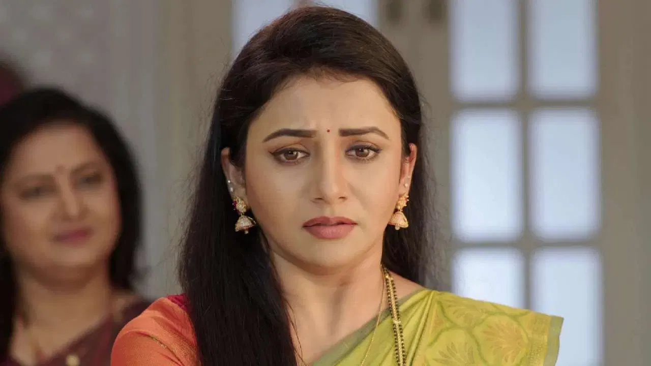 जुईने नुकताच एक फोटोशूट केले. त्या फोटोशूटवर अनेकांनी कमेंट केल्या. पण काहींनी जुईला पर्सनलवर मेसेज केले. याचा स्क्रीनशॉट जुईने तिच्या अधिकृत इन्स्टाग्राम अकाऊंटवर शेअर केला आहे.