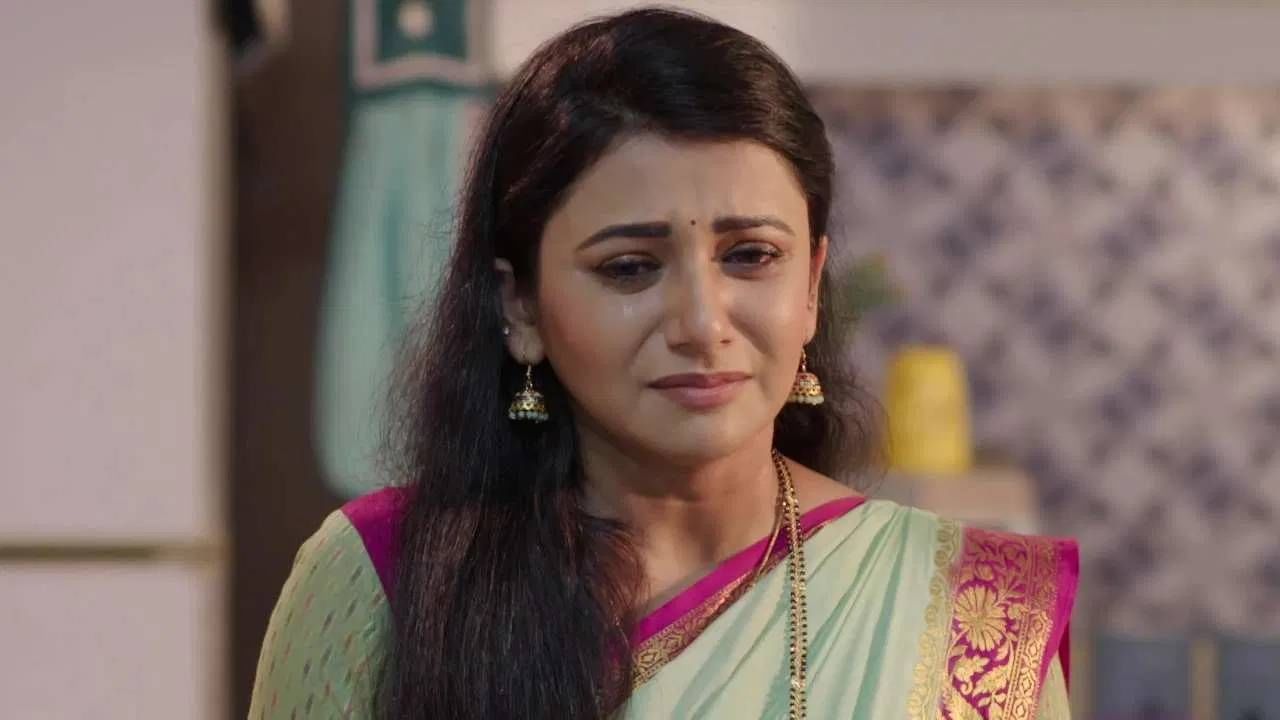 अनेक कलाकारांना सोशल मीडियावर ट्रोलिंगचा सामना करावा लागत आहे. अभिनेत्री जुई गडकरीसोबत असेच काहीसे घडले आहे. पण ती या ट्रोलिंगमुळे शांत बसलेली नाही. तिने ट्रोल करणाऱ्याला सडेतोड उत्तर दिले आहे.