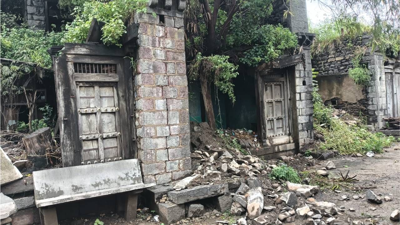 6.4 रिश्टर स्केलचा हा भूकंप होता. या भूकंपात 7 हजार 928 लोकांनी आपला जीव गमावला. तर 16 हजार लोक जखमी झाले. 15 हजार 854 जनावरं मृत्यूमुखी पडली.