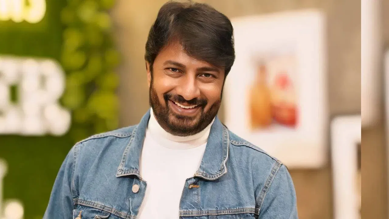 हा अभिनेता दुसरा तिसरा कोणी नसून किरण माने आहे. त्याने त्याच्या अधिकृत सोशल मीडिया अकाऊंटवर ही पोस्ट शेअर केली आहे. त्याची ही पोस्ट सध्या सर्वांचे लक्ष वेधून घेताना दिसत आहे.