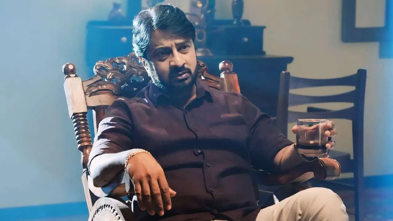 किरण मानेने त्याच्या अधिकृत फेसबुक अकाऊंटवर ही पोस्ट शेअर केली आहे. या पोस्टमध्ये त्याने मुंबई पहिल्यांदा ‘मराठी माणसांनी’ गजबजलेली बघतोय असे म्हटले आहे.