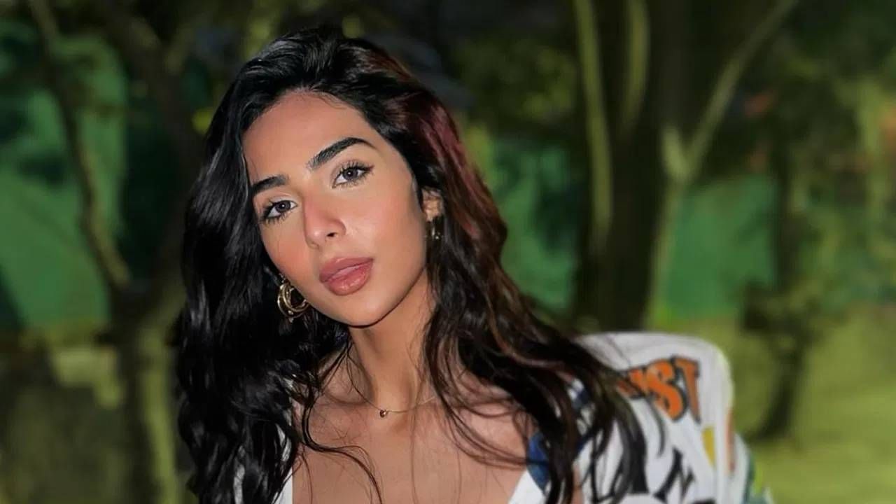 लैला फैसलचं नाव अभिषेक शर्मासोबत जोडलं जात आहे. कारण फेब्रुवारी महिन्यात इंग्लंड विरूद्धच्या सामन्यात त्याने शतक ठोकलं होतं. तेव्हा तिने त्याचं कौतुक केलं होतं. त्यानंतर या दोघांमध्ये काहीतरी सुरु असल्याची चर्चा रंगली. मात्र याबाबत दोघांनीही काहीच सांगितलेलं नाही. (PC-INSTAGRAM)