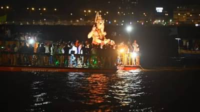 Lalbaugcha Raja Visarjan 2025 : 33 तासांनंतर लालबागचा राजाचं विसर्जन, गुजरातच्या तराफ्यावरून मराठी अभिनेत्रीचा टोला