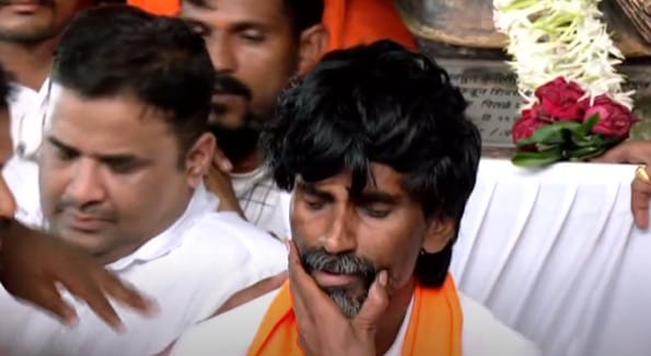 दरम्यान, उपोषणाच्या पाचव्या दिवशी मनोज जरांगे यांच्या मागण्या राज्य सरकारने मान्य केल्या आहेत. सरकारने हैदराबाद गॅझेट लागू केले जाईल, असे सरकारने जाहीर केले आहे.