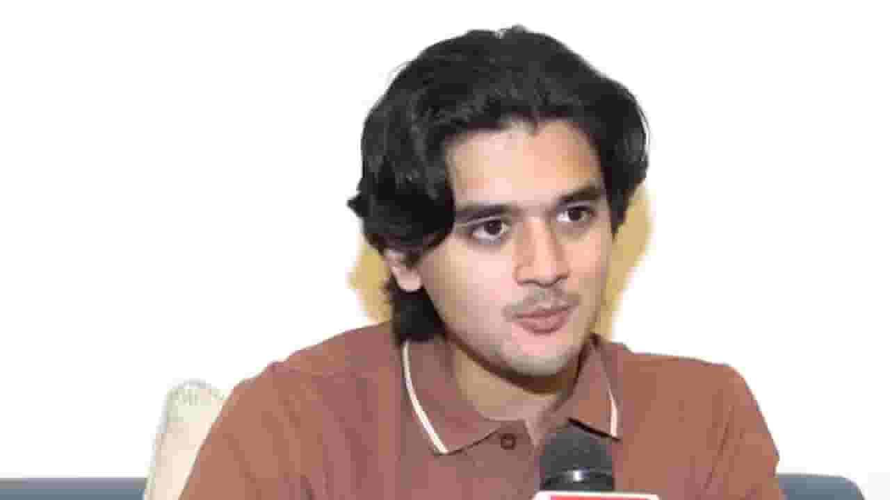 Mahanaryaman Scindia : आजोबांचा, वडिलांचा वारसा पुढे नेण्यासाठी कटिबद्ध ! MPCA अध्यक्षपदाची कमान सांभाळल्यानंतर महानआर्यमन सिंधिया भावूक Mahanaryaman Scindia : आजोबांचा, वडिलांचा वारसा पुढे नेण्यासाठी कटिबद्ध ! MPCA अध्यक्षपदाची कमान सांभाळल्यानंतर महानआर्यमन सिंधिया भावूक