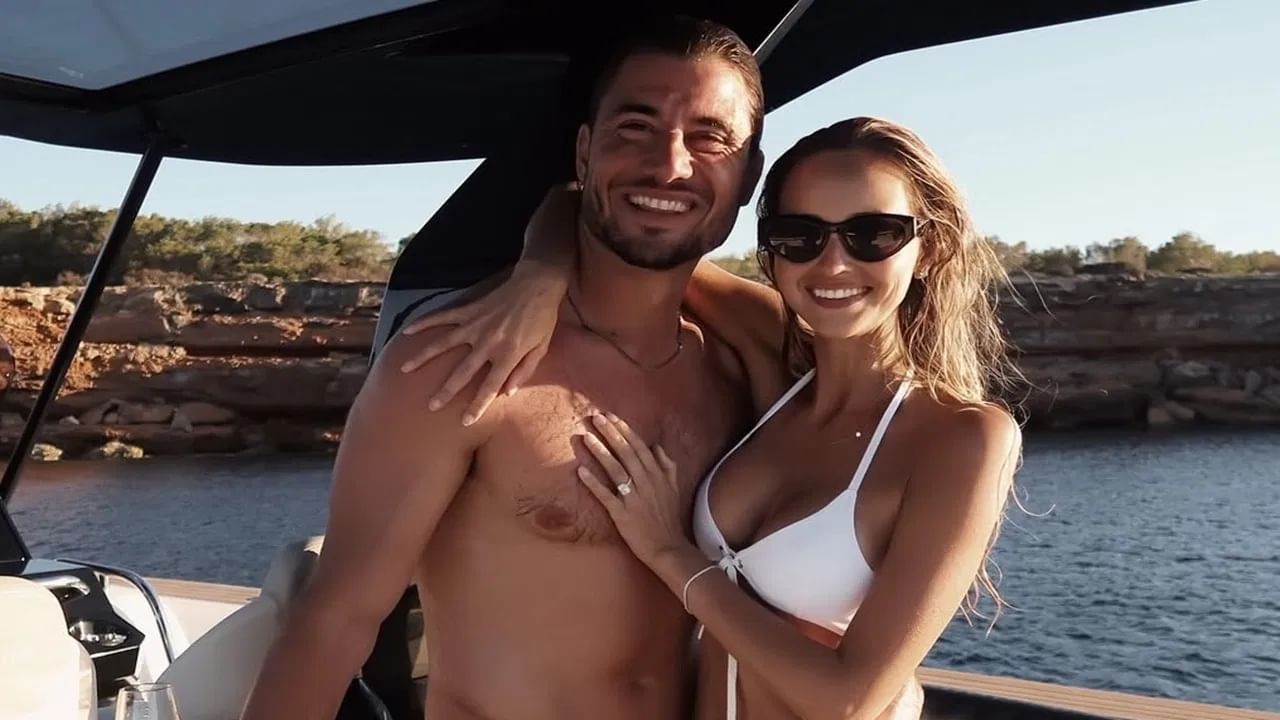 स्टोयनिस ऑस्ट्रेलियाचा स्टार ऑलराउंडर आहे. स्टोयनिसने ऑस्ट्रेलियाला आतापर्यंत  विजय मिळवून देण्यात बॅटिंग आणि बॉलिंगने निर्णायक भूमिका बजावली आहे. स्टोयनिस आंतरराष्ट्रीय क्रिकेट व्यतिरिक्त आयपीएल, बीबीएल आणि अन्य लीग स्पर्धेतही खेळतो. (Photo Credit : Instagram) 