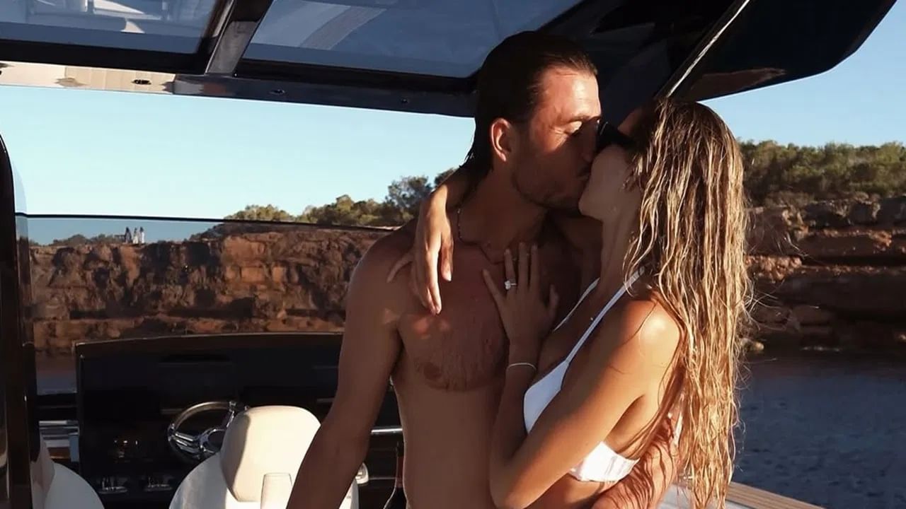 सारा मॉडलिंग व्यतिरिक्त फॅशनबाबतल लिखाणही करते. सारा फॅशन मॅगजीनमध्ये स्किन केअर, फॅशन ट्रेंड्स आणि लाईफस्टाईल या विषयांवर लिखाण करते. (Photo Credit : Instagram)