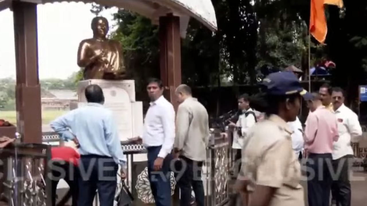 या घटनेची माहिती मिळताच पोलिसांनी तात्काळ घटनास्थळी धाव घेतली. सध्या शिवाजी पार्क परिसरात पोलीस बंदोबस्त वाढवण्यात आला आहे.