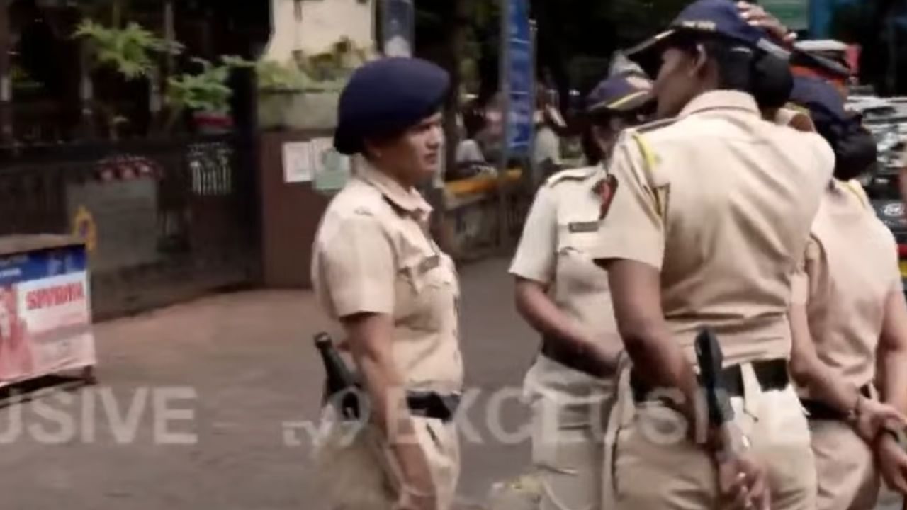 दुसरीकडे, प्रवीण दरेकर यांनीही या घटनेचा निषेध केला. "मीनाताई ठाकरे एक आदरणीय व्यक्ती होत्या आणि त्यांच्या पुतळ्यावर अशाप्रकारे रंग फेकणे हे निंदनीय आहे. ही कृती विकृत मानसिकतेतून केली आहे की यामागे काही षडयंत्र आहे, याचा तपास पोलिसांनी करावा. कोणीही या कृतीचे समर्थन करणार नाही," असे ते म्हणाले.