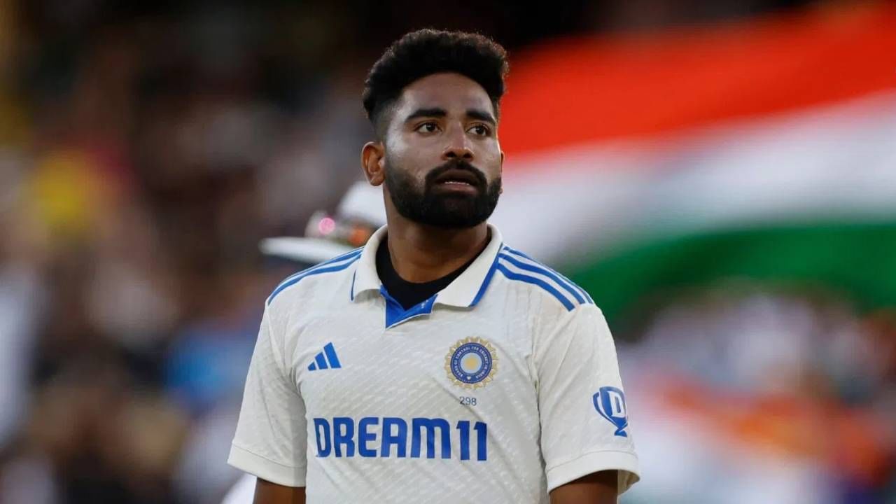 ओव्हल कसोटीतील त्याच्या स्पेलने आयसीसी प्लेअर ऑफ द मंथ पुरस्कार जिंकण्यात महत्त्वाची भूमिका बजावली. ऑगस्टमध्ये त्याने खेळलेला हा एकमेव कसोटी सामना होता. म्हणूनच त्याला प्लेअर ऑफ द मंथ पुरस्कार मिळाला. दुसरीकडे, सिराजने संपूर्ण मालिकेत सर्वाधिक 1113 चेंडू टाकण्याचा विक्रम केला. (Photo- PTI)