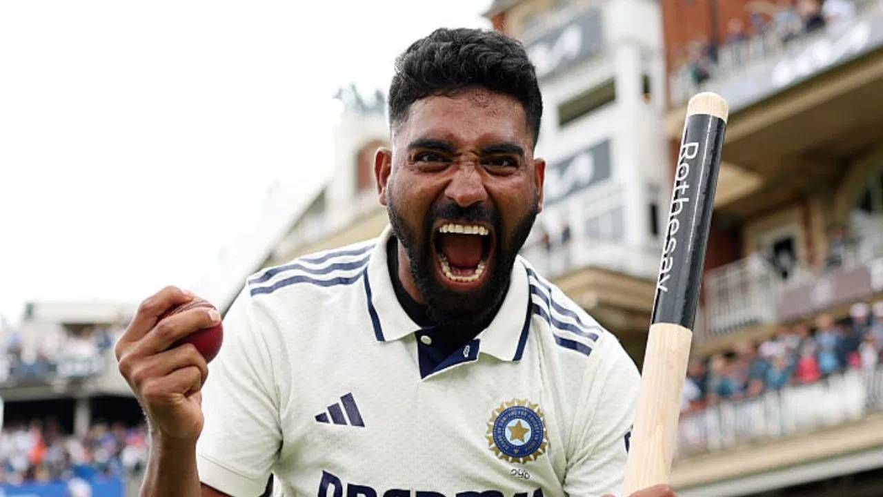 पुरस्कार मिळाल्यानतंर मोहम्मद सिराज म्हणाला की, "हा पुरस्कार माझ्यासाठी खूप खास आहे. अँडरसन-तेंडुलकर मालिका खूप संस्मरणीय होती. दोन्ही संघांमध्ये कठीण स्पर्धा होती. हा पुरस्कार माझ्यासाठी तितकाच महत्त्वाचा आहे जितका तो सपोर्ट स्टाफ आणि इतर खेळाडूंसाठी आहे. माझ्यावरील त्यांच्या विश्वासाचा हा विजय आहे. भारतीय जर्सीमध्ये नेहमीच माझे सर्वोत्तम देणे हे माझे ध्येय आहे." (Photo- Getty Images)