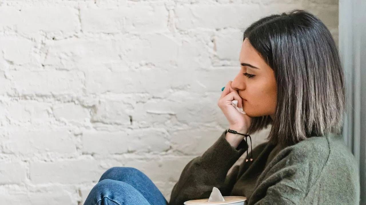 बऱ्याच लोकांच्या चेहऱ्यावर आणि हाता पायांवर सूज येते. योग्यवेळी आपण या आजारावर उपचार घेऊन ही समस्या कमी करू शकतो. दिवसेंदिवस हा मल्टिपल स्क्लेरोसिसचा आजार वाढताना दिसतोय.