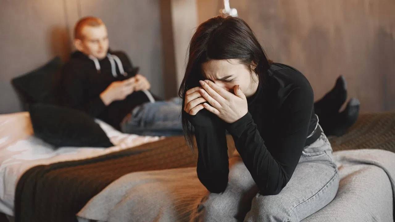 मल्टिपल स्क्लेरोसिस हा एक आजार आहे,ज्याचा थेट परिणाम हा आपल्या मज्जासंस्थेवर होतो. हा आजार थेट अनुवांशिक नाहीये. मात्र, याचे प्रमाण हे दिवसेंदविस वाढताना दिसत आहे.