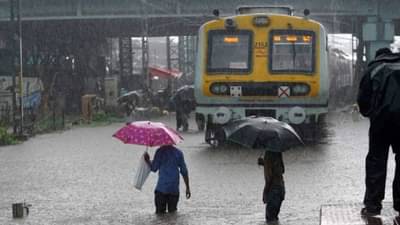 रेल्वे सेवा विस्कळीत, पावसाचा परिणाम मुंबईच्या लोकलवर, मध्य, वेस्टर्न आणि हार्बर लाईनवर..