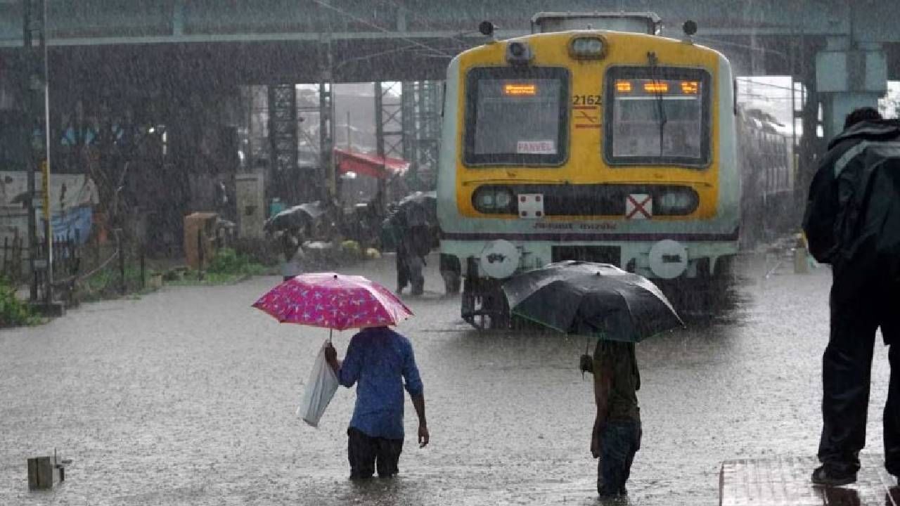 रेल्वे सेवा विस्कळीत, पावसाचा परिणाम मुंबईच्या लोकलवर, मध्य, वेस्टर्न आणि हार्बर लाईनवर..