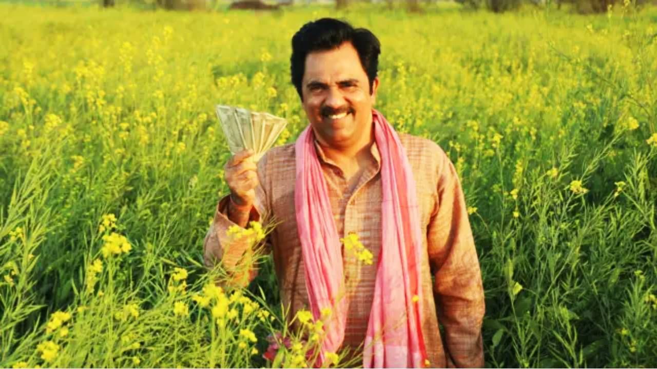 राज्य सरकार तीन हफ्त्यामध्ये पैसे जमा करते. पंतप्रधान नरेंद्र मोदी यांनी 20 वा हफ्ता दिला. तर आज नमो शेतकरी महासन्मान योजनेचा हफ्ता देण्यात आला. 