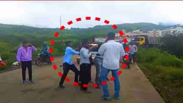 Nashik Journalist Beating : त्र्यंबकेश्वरमध्ये पत्रकार मारहाण प्रकरणी मोठी अपडेट, ज्यांनी बेदम मारलं त्यातील तिघांना…