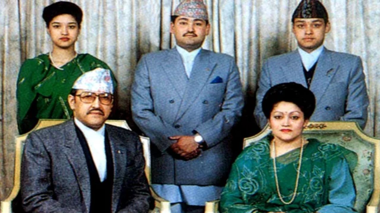 1 तरुणी, 1 रात्र आणि 9 डेडबॉड्या... पापणी लवण्याच्या आत संपूर्ण शाही परिवाराचा The End; असं काय घडलं होतं नेपाळमध्ये? 1 तरुणी, 1 रात्र आणि 9 डेडबॉड्या... पापणी लवण्याच्या आत संपूर्ण शाही परिवाराचा The End; असं काय घडलं होतं नेपाळमध्ये?