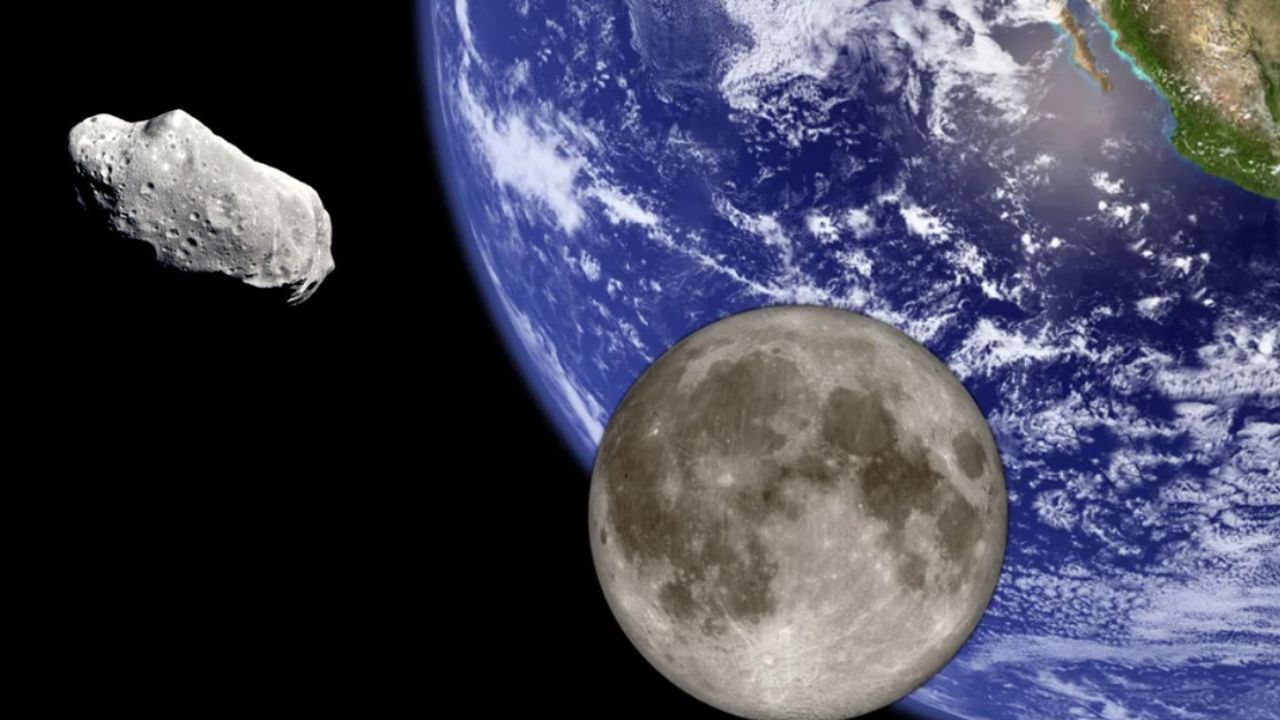 आपल्या पृथ्वीला एक चंद्र आहे हे आपल्याला माहिती आहे. मात्र आता दुसऱ्या एका चंद्राचा शोध लागला आहे. अलिकडेच शास्त्रज्ञांनी 2025 पीएन 7 नावाचा एक नवीन 'क्वासी-मून' (अर्ध चंद्र) शोधला आहे. 