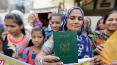 केंद्र सरकारचा मोठा निर्णय,या शेजारील देशातून 2024 पर्यंत आलेल्या लोकांना भारतात रहायची परवानगी