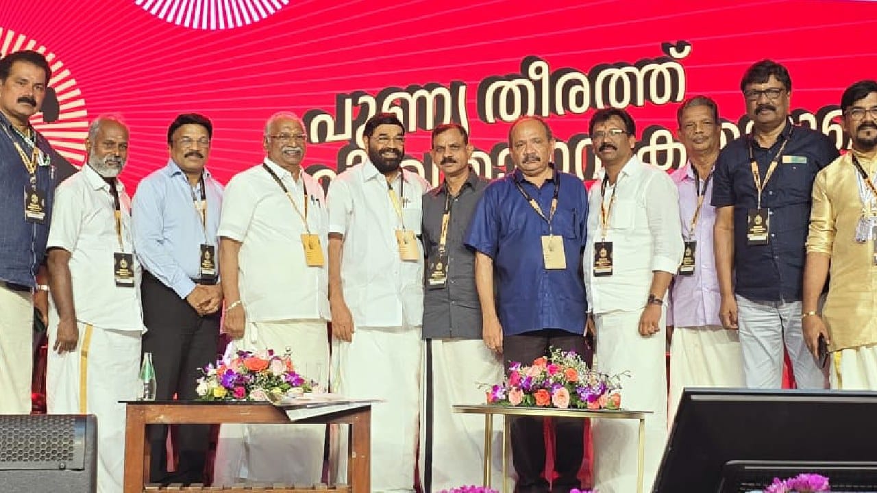 सबरीमाला देवस्थानाच्या विकासासाठी गुजरातच्या मल्याळी वकीलांचा पुढाकार सबरीमाला देवस्थानाच्या विकासासाठी गुजरातच्या मल्याळी वकीलांचा पुढाकार