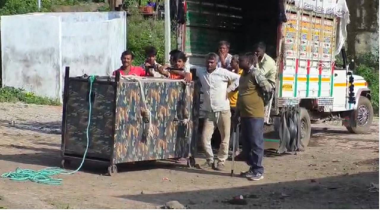 बिबट्या विहिरीमध्ये पडलेला ग्रामस्थांना आढळून आला या संदर्भात तात्काळ वन विभागाच्या अधिकाऱ्यांना याबाबतची माहिती देण्यात आली