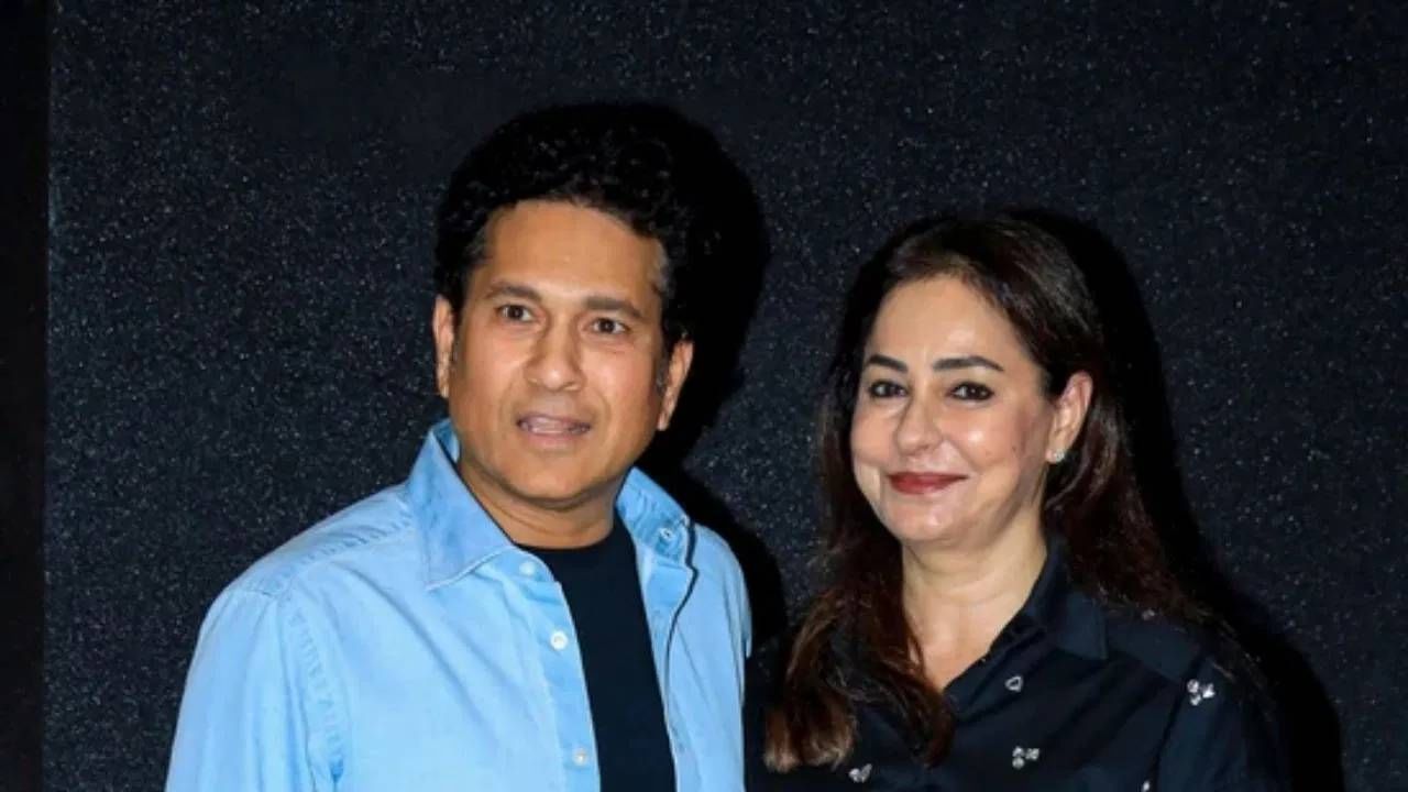 तेंडुलकर आडनावाचा इतिहास महाराष्ट्राच्या सामाजिक आणि सांस्कृतिक रचनेशी जोडलेला आहे. 19 व्या आणि 20 व्या शतकात हिंदू समुदायांनी (विशेषतः ब्राह्मणांनी) प्रामुख्याने स्थान, व्यवसाय किंवा वंशाच्या आधारावर आडनाव स्वीकारण्यास सुरुवात केली तेव्हा हे आडनाव उदयास आले.