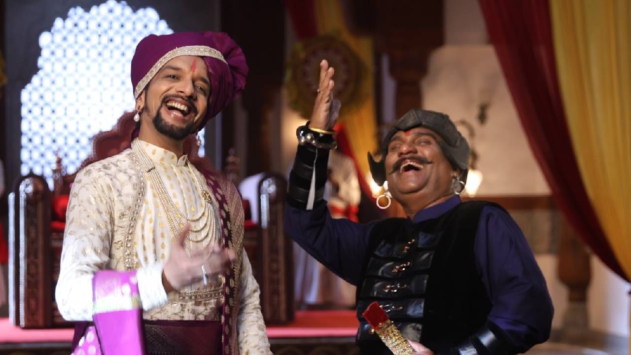 स्टार प्रवाहच्या परिवारासोबतच एक नवी जोडी यंदाची दिवाळी गाजवणार आहे. विनोदाचं अचूक टायमिंग साधून खळखळून हसवण्यासाठी महाराष्ट्राचे लाडके विनोदवीर अर्थातच निलेश साबळे आणि भाऊ कदम प्रेक्षकांच्या भेटीला येणार आहेत. 
