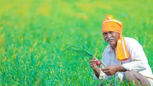 पंतप्रधान शेतकरी सन्मान निधी योजनेचा लाभ घेण्यासाठी शेतकऱ्यांनी ई-केवायसी करणे गरजेचे आहे. ई-केवायसी केलेली नसेल तर शेतकऱ्यांना या योजनेचा लाभ मिळणार नाही. 