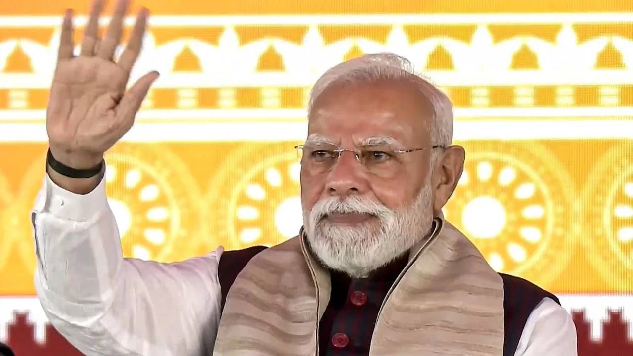 टीम इंडियाचं मैदानात 'ऑपरेशन सिंदूर', पंतप्रधान नरेंद्र मोदींनी विजयानंतर व्यक्त केल्या अशा भावना टीम इंडियाचं मैदानात 'ऑपरेशन सिंदूर', पंतप्रधान नरेंद्र मोदींनी विजयानंतर व्यक्त केल्या अशा भावना