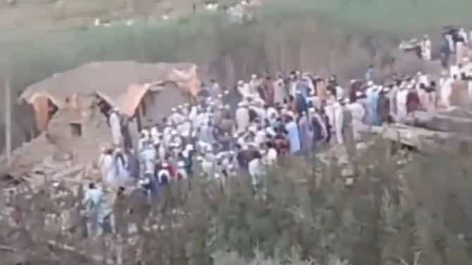 Pakistan AirStrike : मोठी बातमी, पाकिस्तानचा J-17 फायटर जेटमधून आपल्याच नागरिकांवर Air Strike, अनेक जण ठार