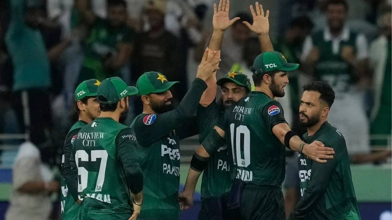 Asia Cup Final : भारताकडून 2 वेळा मार खाऊनही पाकडे सुधरेना, बांगलादेशला हरवल्यावर सलमान मिरवतोय शेखी Asia Cup Final : भारताकडून 2 वेळा मार खाऊनही पाकडे सुधरेना, बांगलादेशला हरवल्यावर सलमान मिरवतोय शेखी
