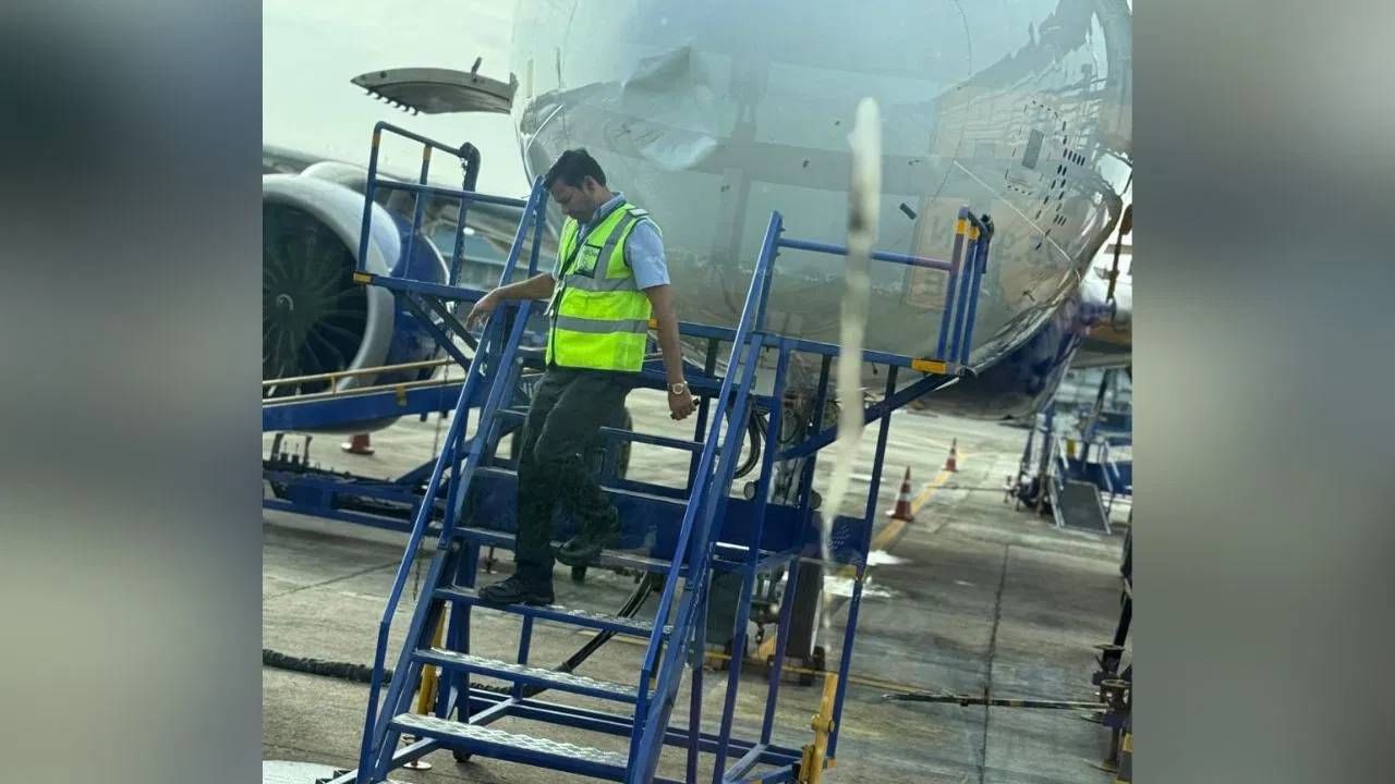 Plane Emergency Landing : विमान हवेत असताना अचानक पक्षी धडकला, त्यानंतर…विमानात 272 प्रवासी, नागपुरची घटना