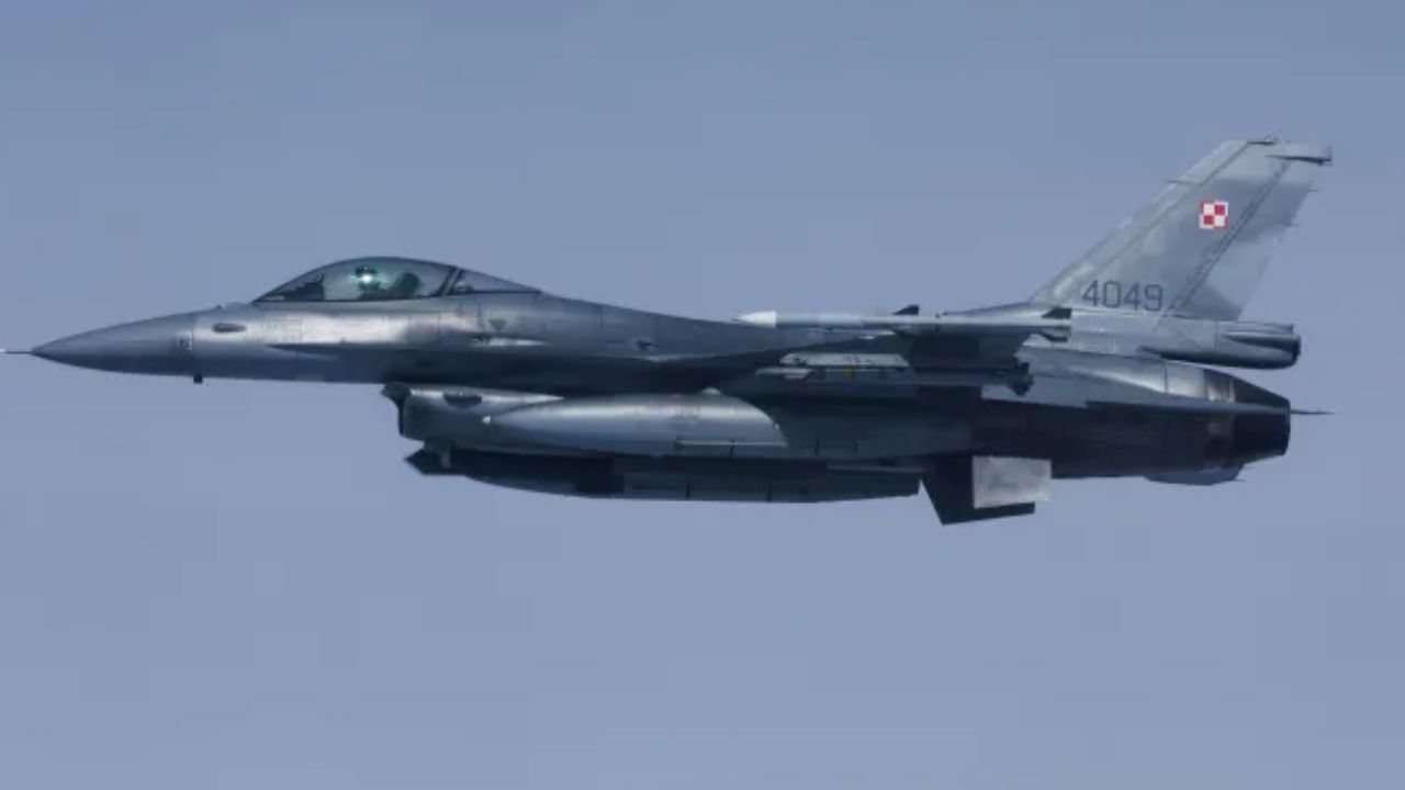 War: रशियावर हल्ला होणार? 'या' देशाची लढाऊ विमाने सज्ज, हायअलर्ट जारी