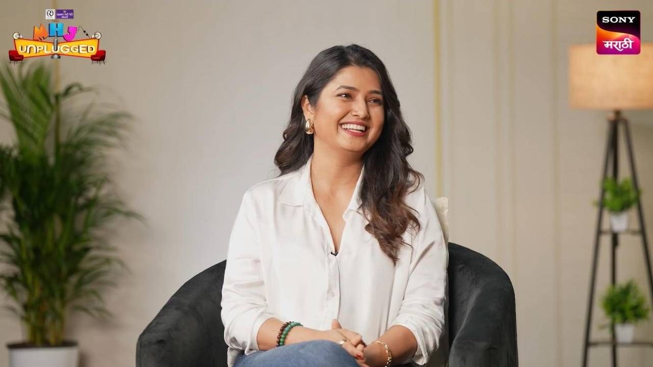 प्राजक्ताचे वडील हे हवालदार होते. त्यामुळे ते अतिशय शिस्तप्रिय असल्याचे देखील प्राजक्ताने सांगितले. त्यांना सर्व गोष्टी अगदी वेगळच्या वेळी लागतात असे देखील प्राजक्ता माळी म्हणाली.