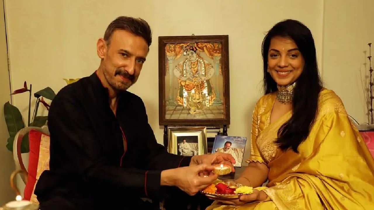 राहुल आणि मुग्धा 2013 पासून लिव्ह इन रिलेशनशिपमध्ये आहेत. या दोघांनी अद्याप लग्न केलं नाही. मुग्धा गोडसेबद्दल बोलायचं झाल्यास ती प्रसिद्ध अभिनेत्री आणि मॉडेल आहे. तिने अजय देवगण, संजय दत्त यांच्यासोबत काम केलंय. 'फॅशन' या चित्रपटात तिने महत्त्वपूर्ण भूमिका साकारली होती.