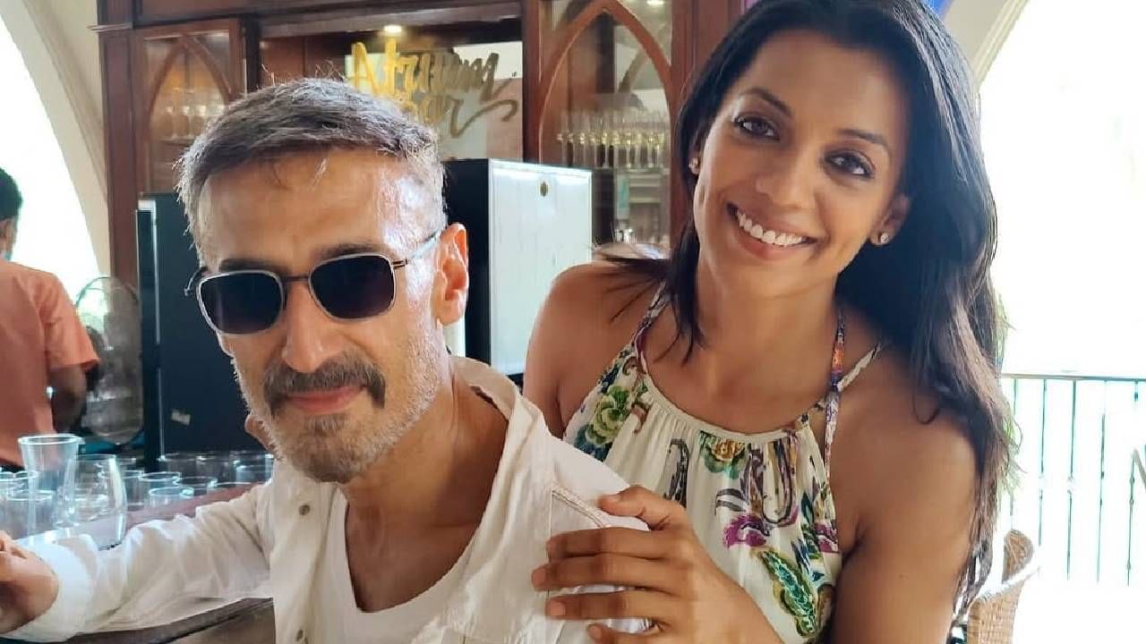 बॉलिवूड इंडस्ट्रीत असे अनेक कलाकार आहेत, जे सुरुवातीला खूप संघर्ष करतात आणि हळूहळू मेहनतीच्या जोरावर आपली एक वेगळी ओळख बनवण्यात यशस्वी ठरतात. अशा कलाकारांमध्ये अभिनेता राहुल देवचं नाव आवर्जून घेतलं जातं. राहुल त्याच्या खासगी आयुष्यामुळेही अनेकदा चर्चेत राहिला.