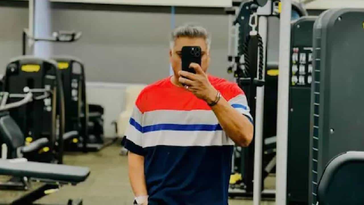 कलाकार हे त्यांच्या लग्झरी आयुष्यासाठी ओळखले जातात. छोट्या पडद्यावरील काही कलाकारांची लोकप्रियता ही बॉलिवूड अभिनेत्यांपेक्षा जास्त आहे. एक अभिनेता तर असा आहे त्याने बॉलिवूड अभिनेत्यापेक्षाही जास्त मानधन घेतले आहे. आता हा अभिनेता कोण? असा प्रश्न सर्वांना पडला आहे. चला जाणून घेऊया...
