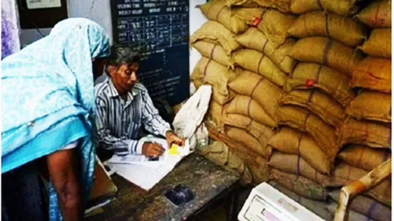 पंतप्रधान गरीब कल्याण अन्न योजना ही जगातील सर्वात मोठी अन्न सुरक्षा योजनांपैकी एक आहे. देशातील 81 कोटींहून अधिक लोकांना या योजनेचा फायदा होत आहे.