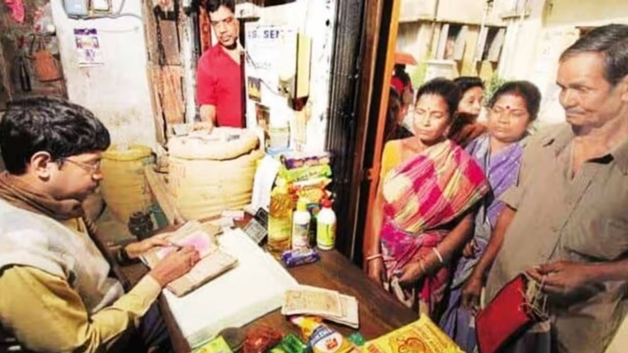 देशातील गरीब जनतेसाठी केंद्र सरकार आणि राज्य सरकारकडून अनेक योजना राबविण्यात येतात. कोरोना काळात उपजिविकेची साधनं मर्यादीत झाली होती. दुकानं बंद होती. हाताला कामं नव्हती. रस्ते सुनसान झाली होती. तेव्हा या योजनेने अनेक कुटुंबांची अन्नाची भ्रांत संपवली.