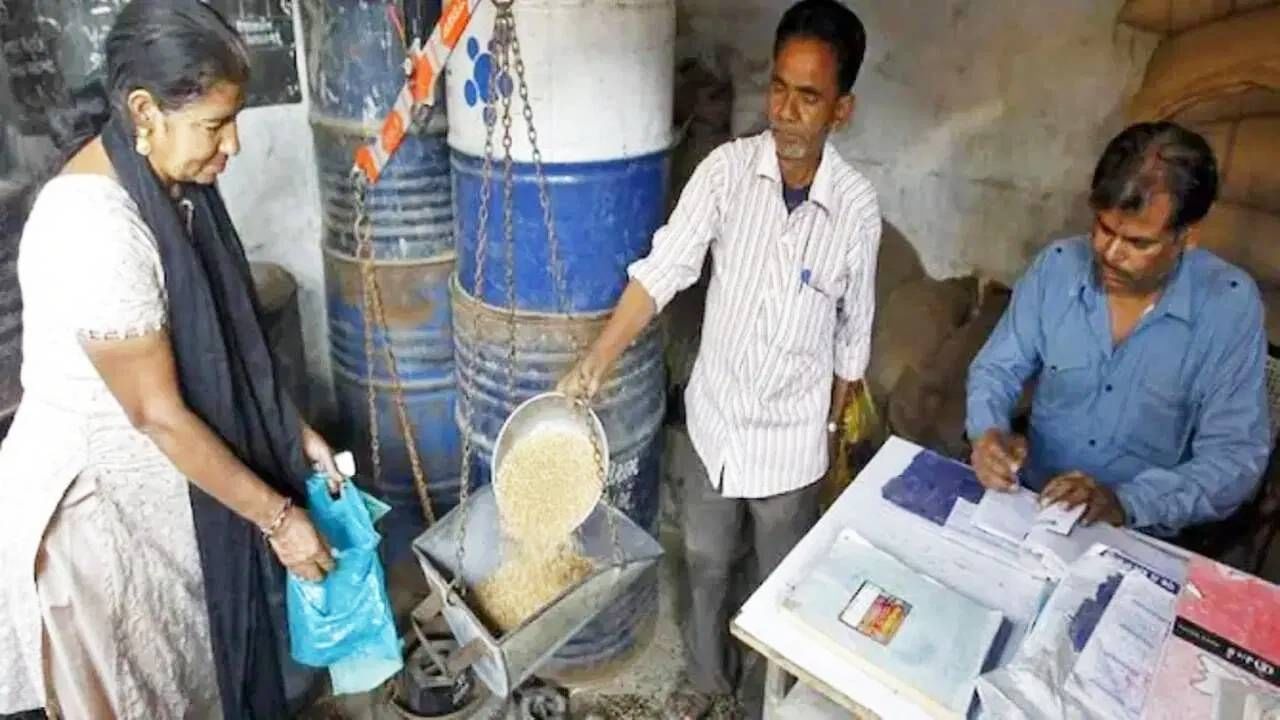 या योजनेसाठी लाभार्थ्याकडे AAY वा PHH हे रेशन कार्ड असणे आवश्यक आहे. आधारकार्डही दाखवणे आवश्यक आहे.