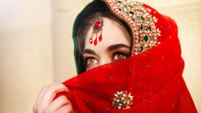 23 वर्षाच्या मुलीच्या नजरेत भरला 15 वर्षाचा मुलगा, दोघांनी मंदिरात लग्न केलं, पण...