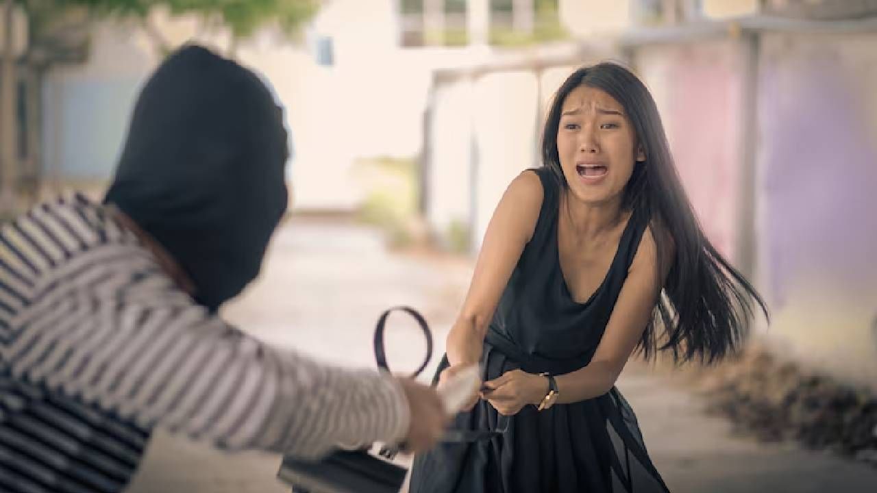 दिवसा ड्रोनने रेकी, रात्रीच्यावेळी... बंगाली महिलांची या ठिकाणी...; रात्रीच्या काळोखात असं काय घडतं? दिवसा ड्रोनने रेकी, रात्रीच्यावेळी... बंगाली महिलांची या ठिकाणी...; रात्रीच्या काळोखात असं काय घडतं?